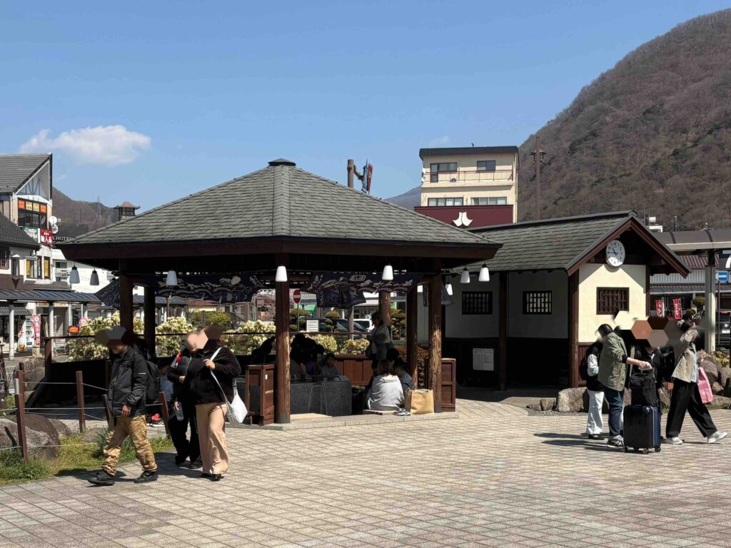 鬼怒川温泉駅前の無料の足湯スポット